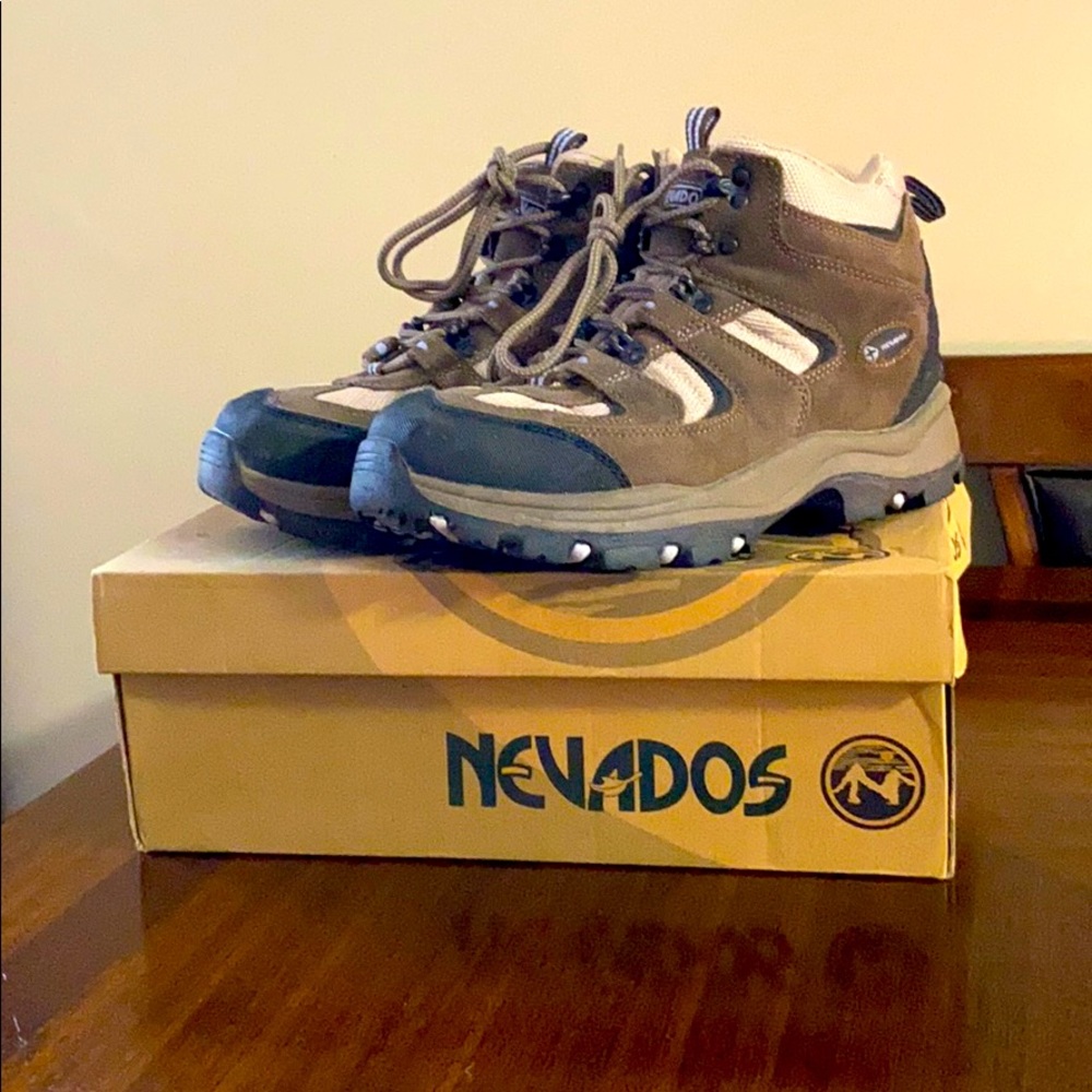 Women’s dark Brown Nevada’s Waterproof Hiking boot